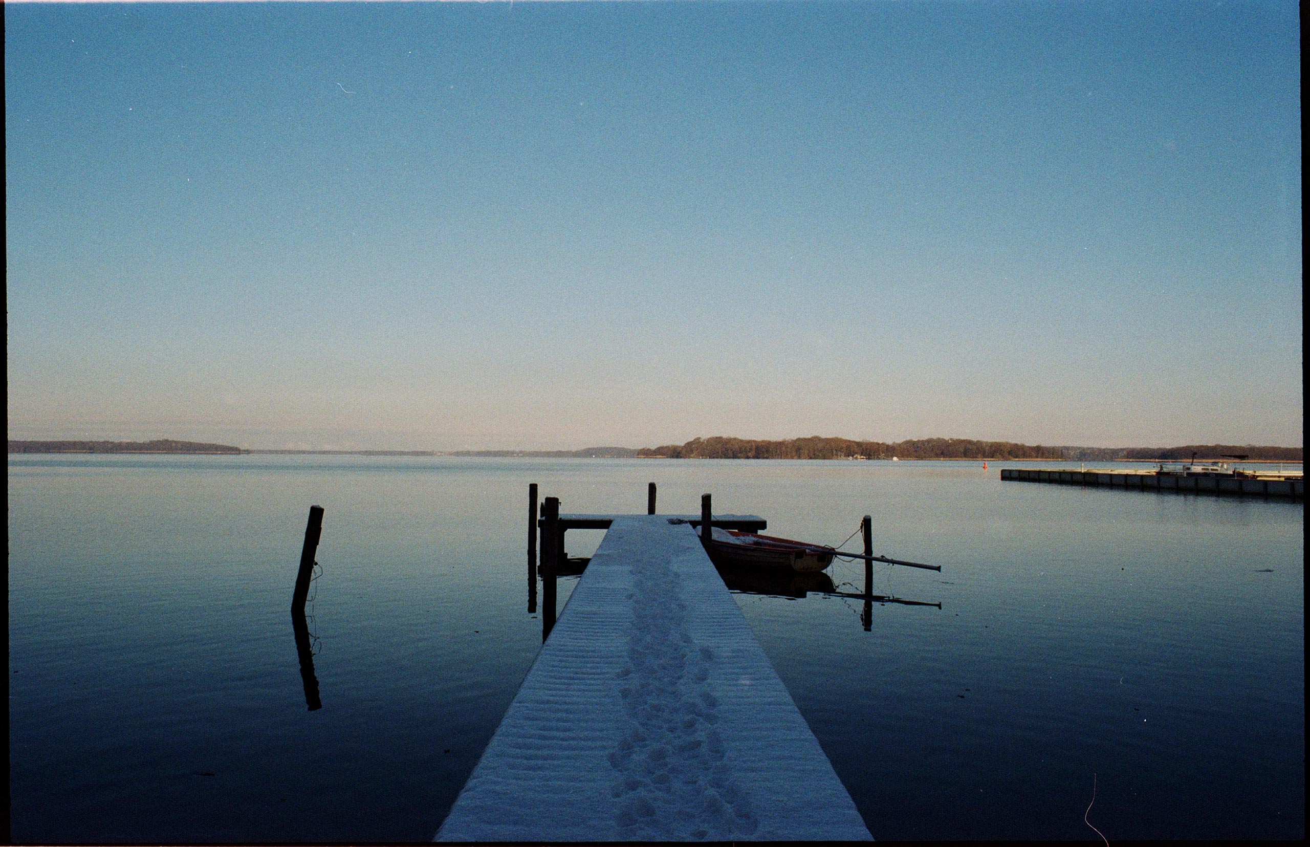 kleinbild, Winter, Steg, Wasser, Schweriner See, isolated houses, Schwerin, analog, 35mmFilm, Foto: Falk Weiß, NikonFE